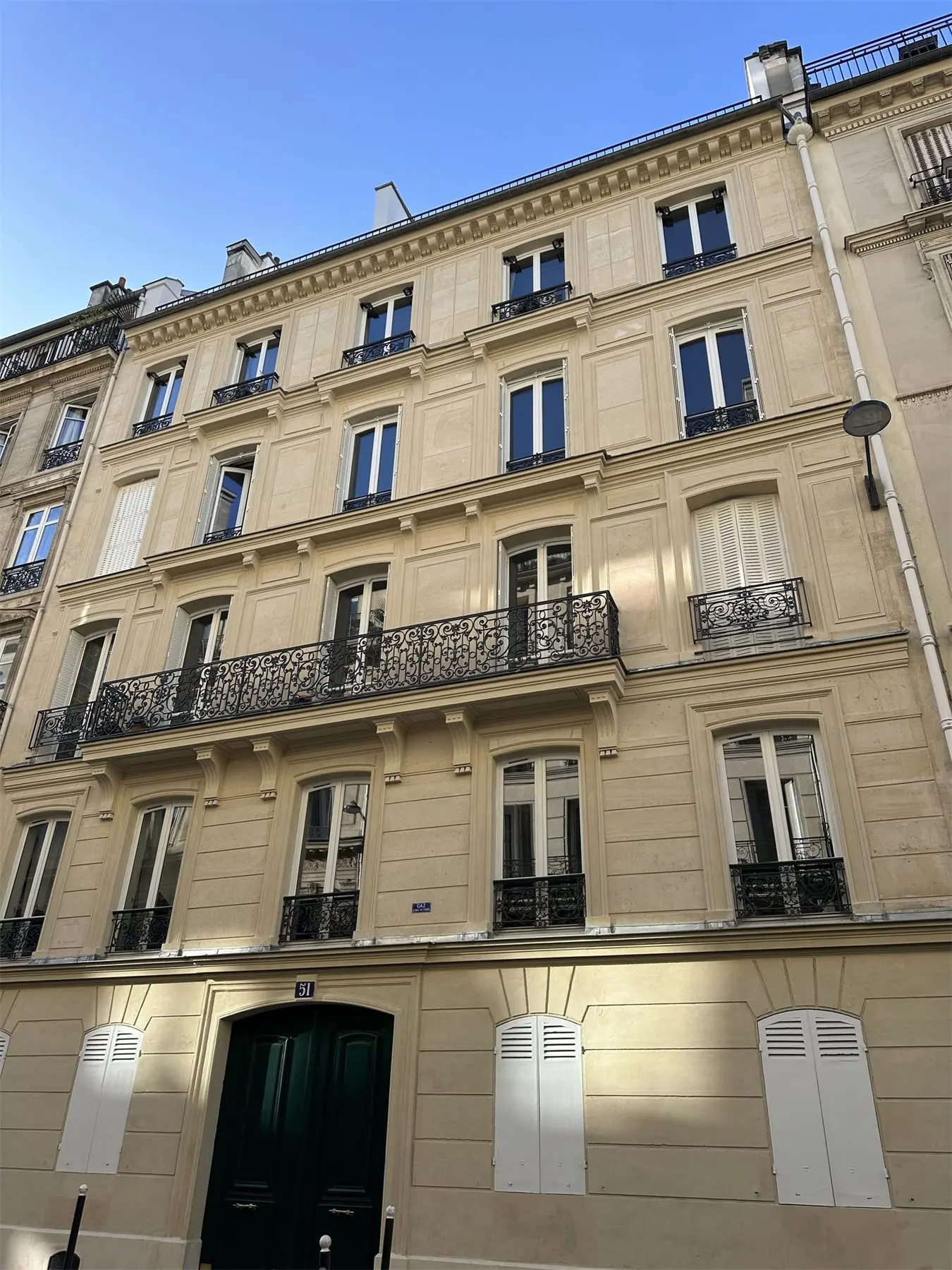 Façade en pierre de taille ravalée, Paris 17e